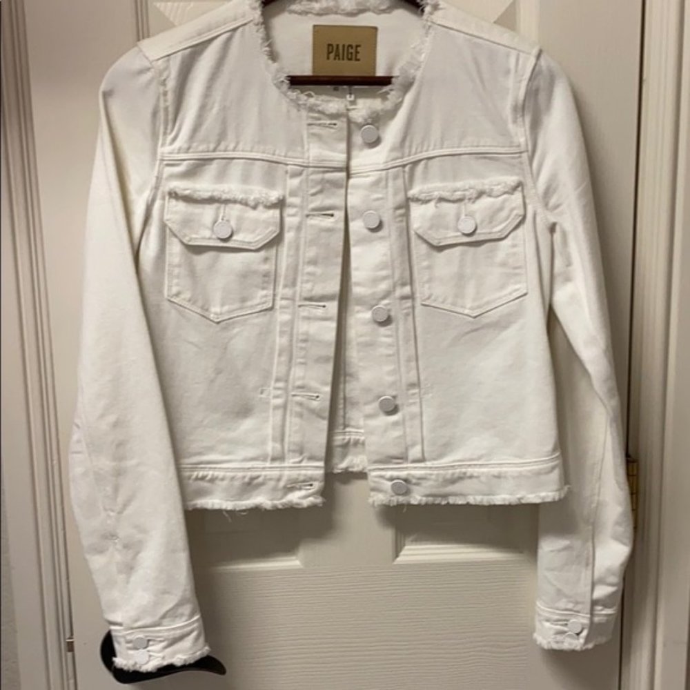 Paige collarless Jean jacket. White. XS
